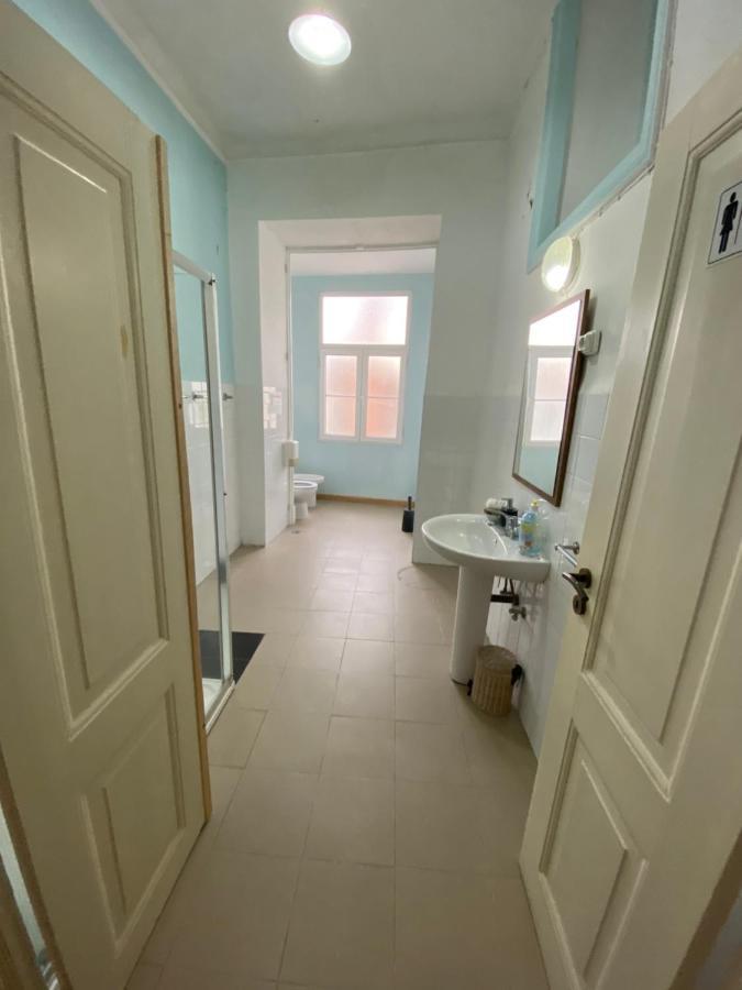 Relax Chiado 3 - Cute Little Double Room With Shared Bathroom Лісабон Екстер'єр фото