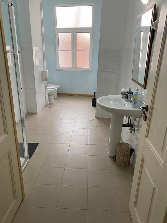 Relax Chiado 3 - Cute Little Double Room With Shared Bathroom Лісабон Екстер'єр фото